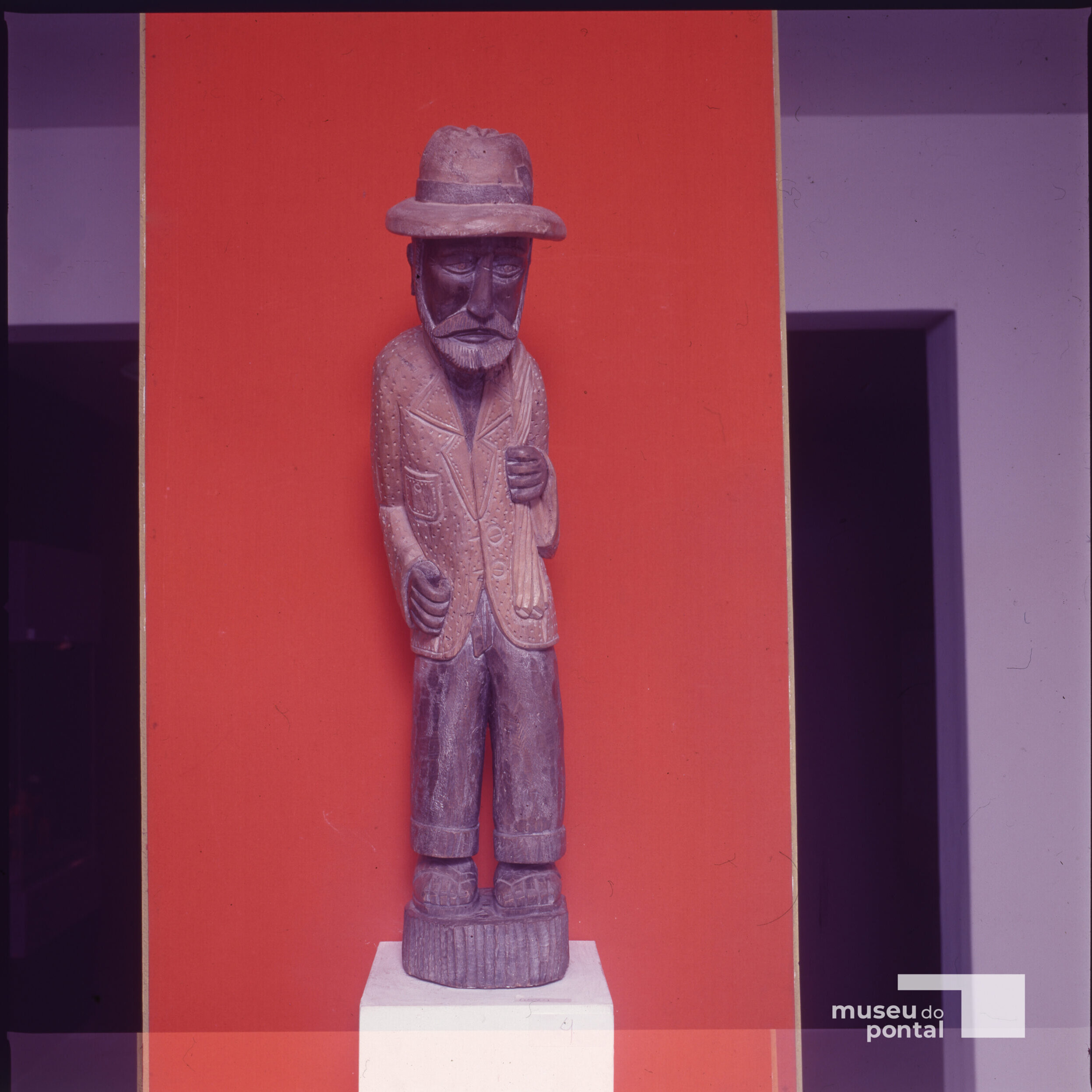 Estamos em constante processo de revis&atilde;o e amplia&ccedil;&atilde;o dos registros do acervo do Museu do Pontal para torn&aacute;-lo acess&iacute;vel online. As imagens est&atilde;o dispon&iacute;veis apenas para pesquisa. Qualquer outro uso dever&aacute; ser previamente autorizado. Para solicitar imagens de obras, exposi&ccedil;&otilde;es e eventos, entre em contato pelo email institucional@museudopontal.org.br