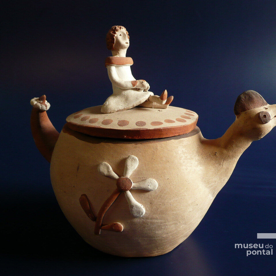 Estamos em constante processo de revisão e ampliação dos registros do acervo do Museu do Pontal para torná-lo acessível online. As imagens estão disponíveis apenas para pesquisa. Qualquer outro uso deverá ser previamente autorizado. Para solicitar imagens de obras, exposições e eventos, entre em contato pelo email institucional@museudopontal.org.br