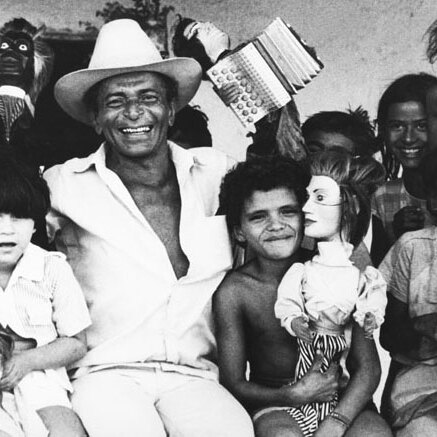 Estamos em constante processo de revisão e ampliação dos registros do acervo do Museu do Pontal para torná-lo acessível online. As imagens estão disponíveis apenas para pesquisa. Qualquer outro uso deverá ser previamente autorizado. Para solicitar imagens de obras, exposições e eventos, entre em contato pelo email institucional@museudopontal.org.br