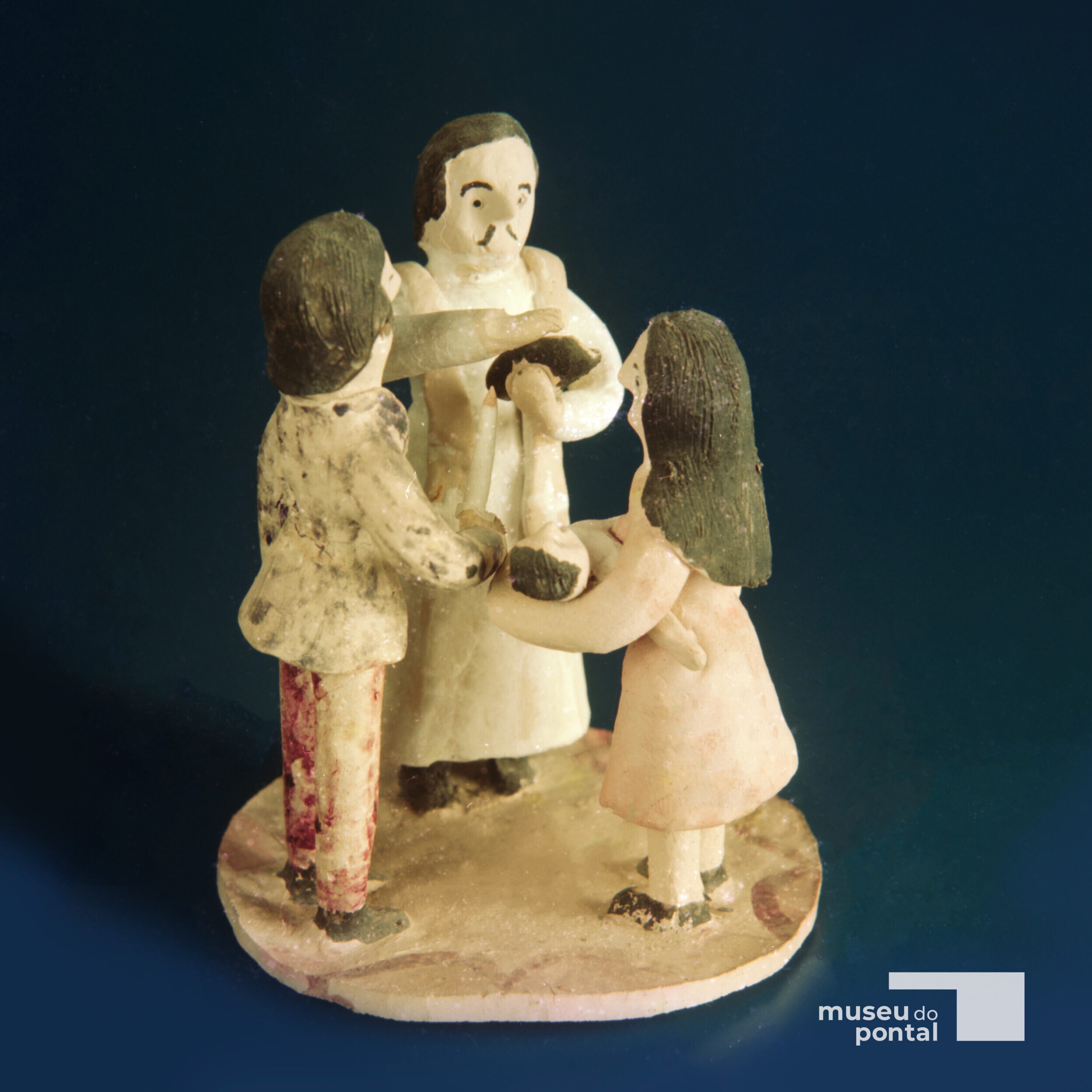 Estamos em constante processo de revisão e ampliação dos registros do acervo do Museu do Pontal para torná-lo acessível online. As imagens estão disponíveis apenas para pesquisa. Qualquer outro uso deverá ser previamente autorizado. Para solicitar imagens de obras, exposições e eventos, entre em contato pelo email institucional@museudopontal.org.br