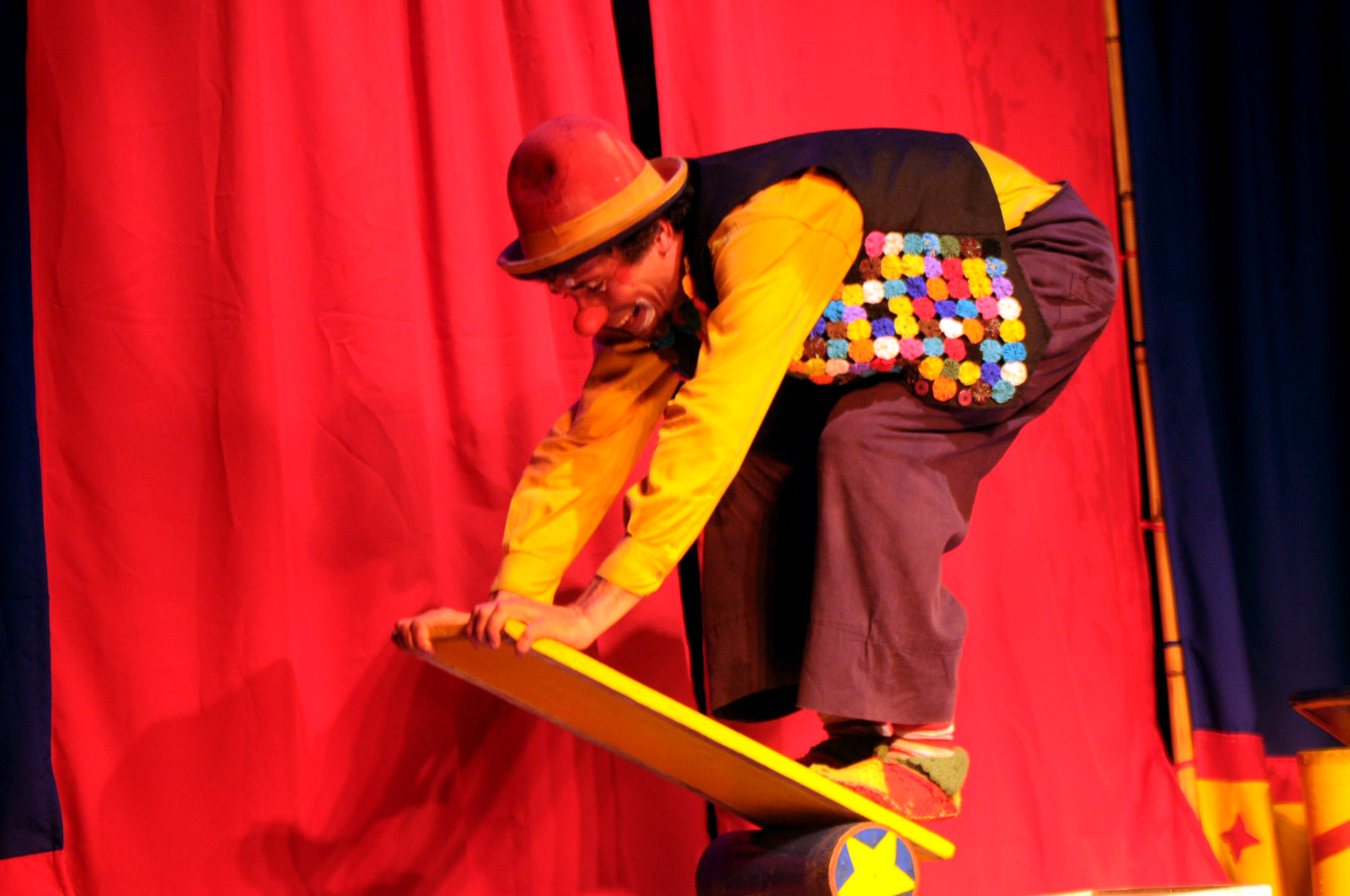 OFICINA DE ACROBACIA NO MUSEU DO PONTAL